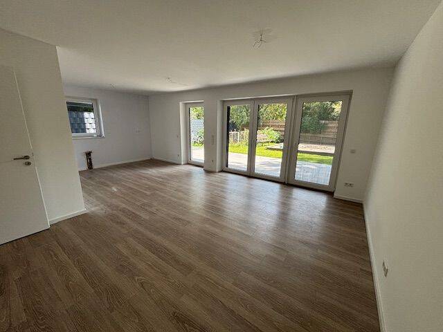 EG - Großzügig - Hell - 2 Räume - offene Küche - Duschbad m. Fenster - Terrasse - Stellplatz - ruhige bevorzugte Lage