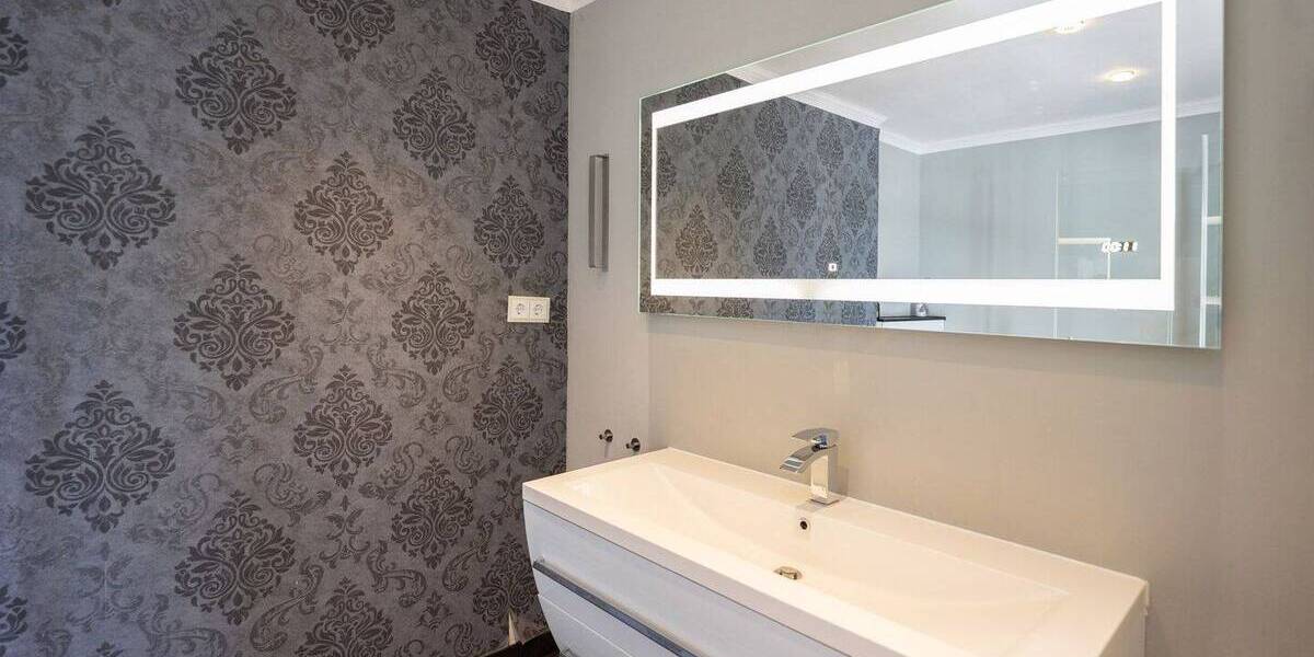 Randgebiet Düsseldorf: Wunderschöne 2,5 Zimmer-Penthousewohnung mit umlaufender Dachterrasse! 2 zimmer