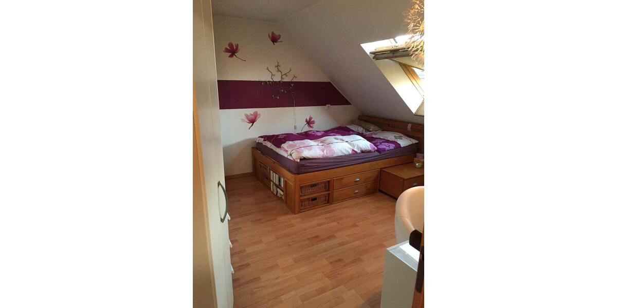 Dachgeschoßwohnung Duisburg Mittelmeiderich - 2 Zimmer, 60 m&sup2;, 450&euro; | Angebot:26326973