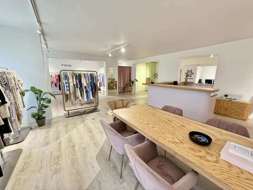 Büro in Düsseldorf 2.730 € 140 m²