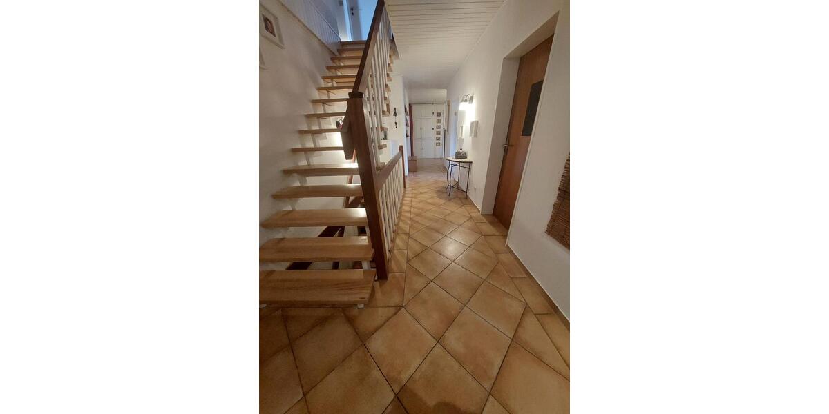 Reihenhaus Hünxe - 7 Zimmer, 250 m&sup2;, 2.200&euro; | Angebot:26295244