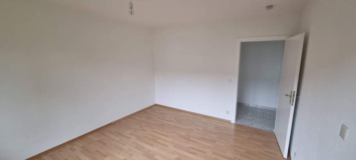 GELEGENHEITI!!! RENOVIERTE + GEMÜTLICHE 3 ZIMMER WOHNUNG mit BALKON in ESSEN - SCHÖNEBECK!!! 3 zimmer