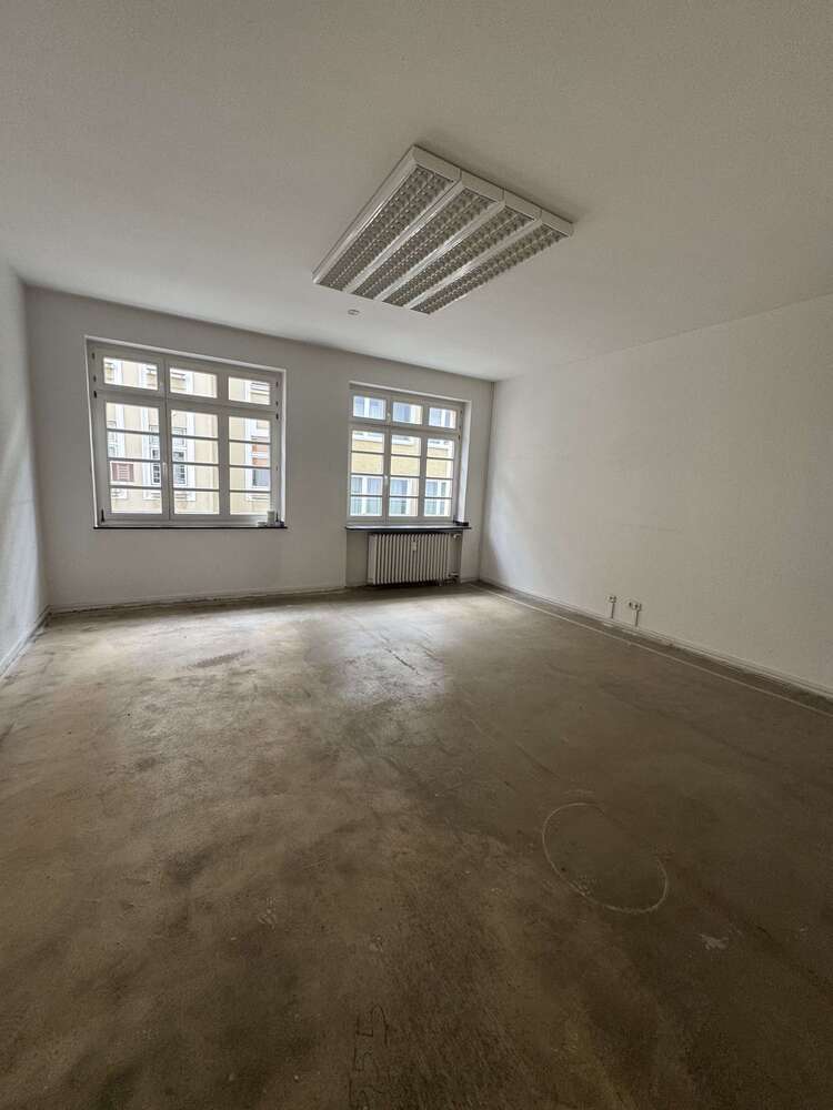 Büro in Düsseldorf 2.028 € 156 m²