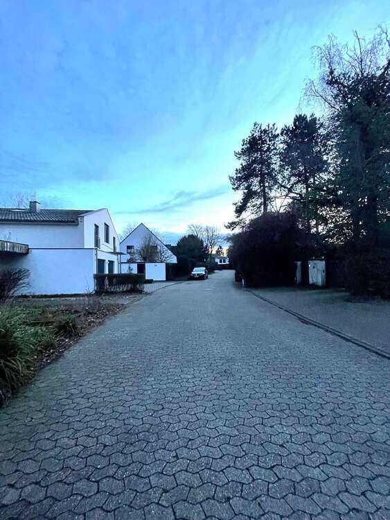 Haus zum Kaufen in Düsseldorf 1.800.000 € 407 m²