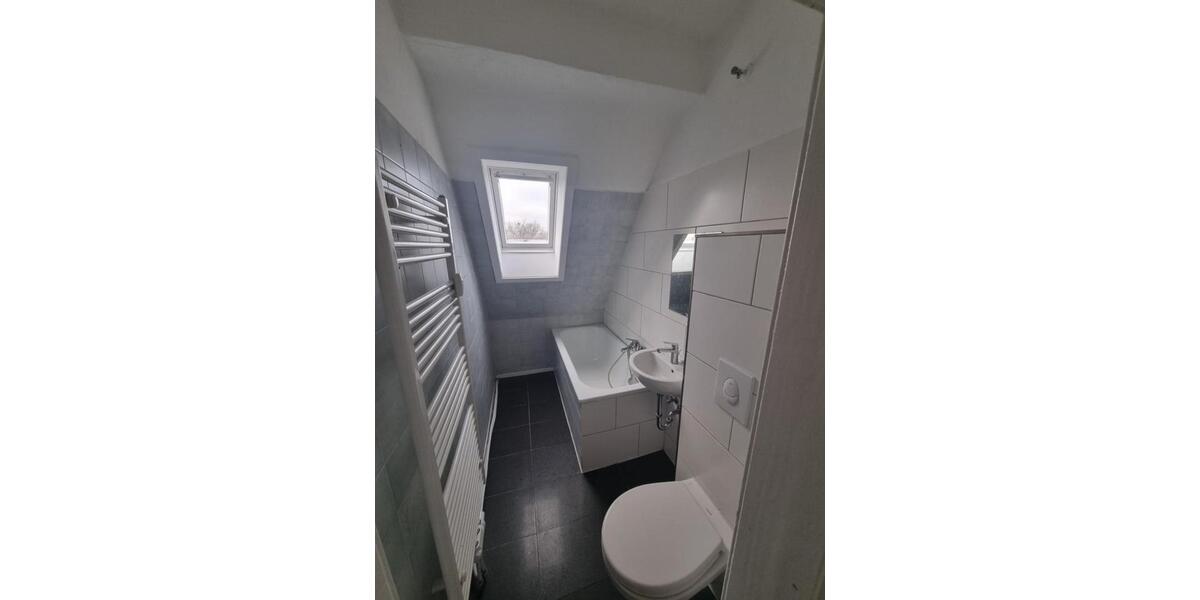 Dachgeschoßwohnung Duisburg Duisburg-Mitte - 2 Zimmer, 43 m&sup2;, 430&euro; | Angebot:24849639