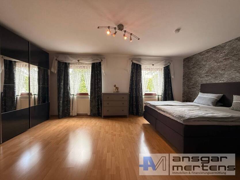 (M)EIN Familiendomizil in Neuss-Vogelsang Raumwunder auf 4 Ebenen mit Garten & Garage 6 zimmer