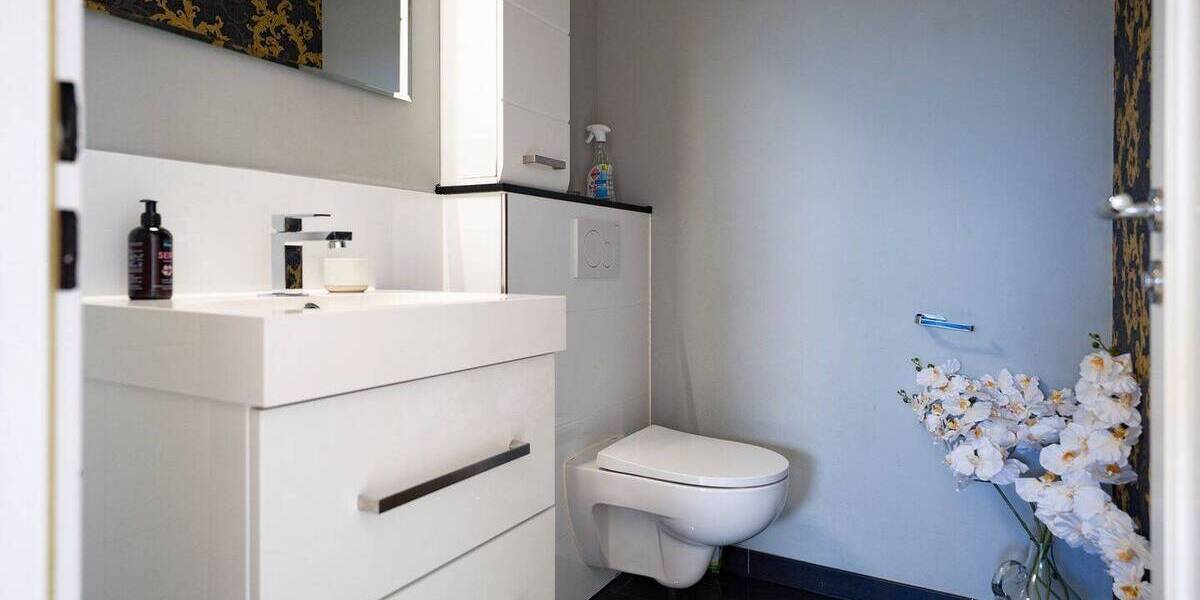 Randgebiet Düsseldorf: Wunderschöne 2,5 Zimmer-Penthousewohnung mit umlaufender Dachterrasse! 2 zimmer