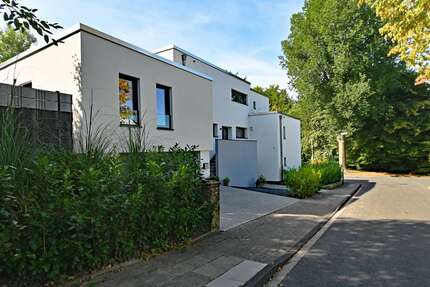 Haus Essen Stadtbezirk IX - 10 Zimmer, 330 m&sup2;, 5.500&euro; | Angebot:25287689