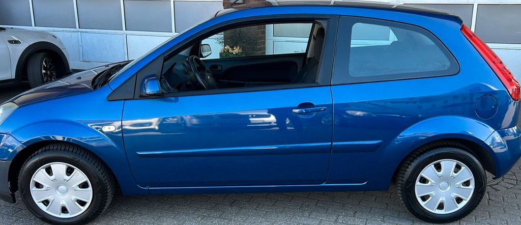 Ford Fiesta 64.000 km 2.750 &euro; Neuss 41466