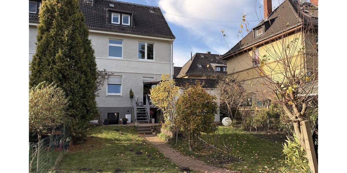 Frisch renovierte Wohnung im Zweifamilienhaus mit Garten direkt an der Regattabahn in DU-Wedau 4 zimmer