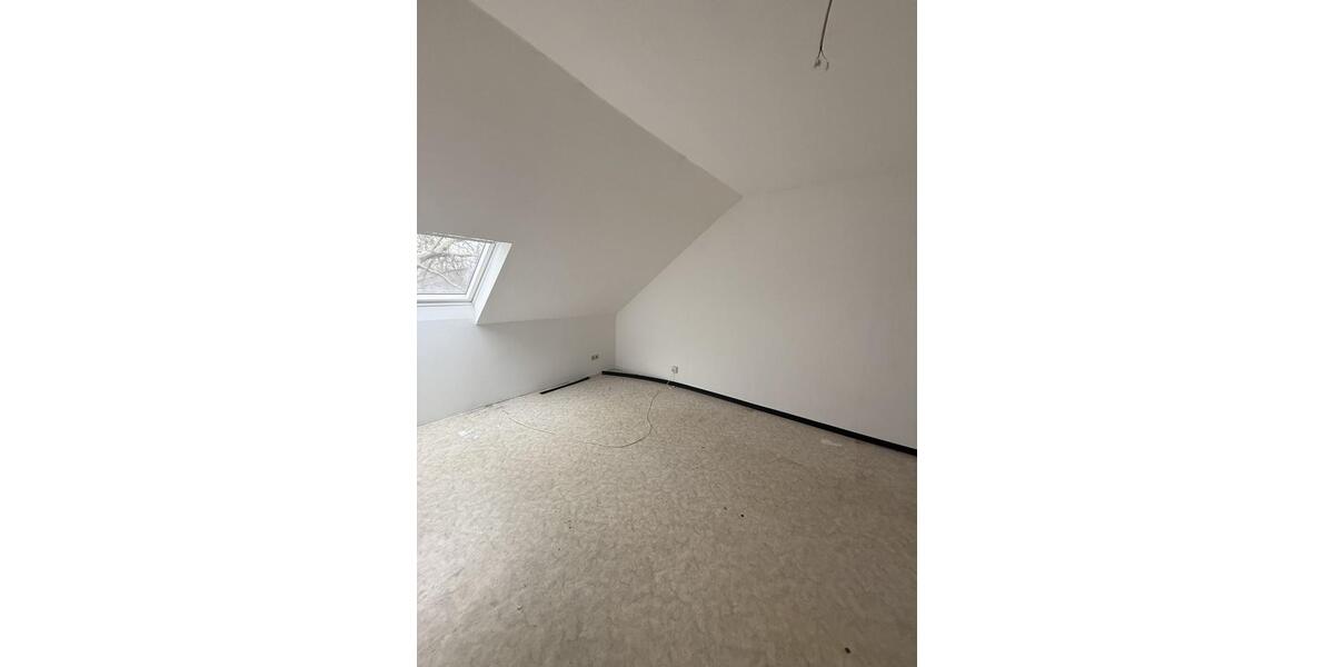 Dachgeschoßwohnung Duisburg Hamborn - 2.5 Zimmer, 53 m&sup2;, 281&euro; | Angebot:25524174