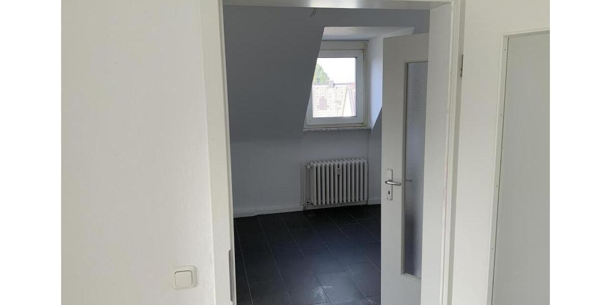 Dachgeschoßwohnung Gelsenkirchen Gelsenkirchen-Mitte - 3 Zimmer, 54 m&sup2;, 409&euro; | Angebot:26180111