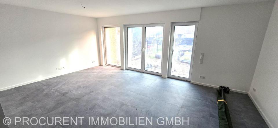 Kernsaniert . . Energetisch optimiert . . Wie neu! Schönes Reihenhaus in Krefeld Dyklage. Einziehen und sich wohlfühlen! 4 zimmer