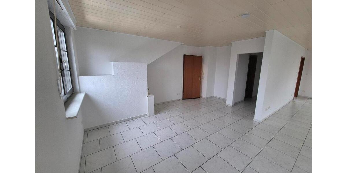 Dachgeschoßwohnung Duisburg Hochheide - 2 Zimmer, 90 m&sup2;, 896&euro; | Angebot:26200652