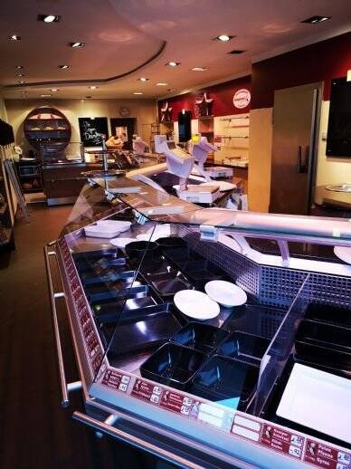 Metzgerei - Verkaufsraum und Fertigung zimmer