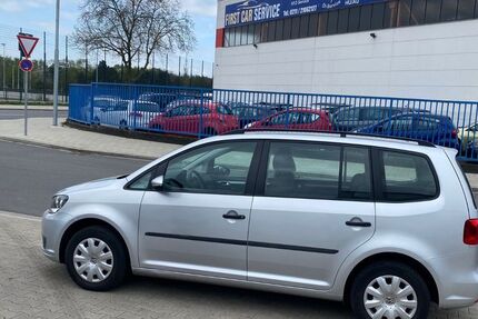 VW Touran 156.118 km 7.499 &euro; Düsseldorf 40599
