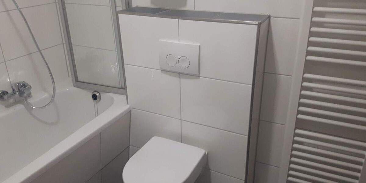 Schöne Altbauwohnung in einem 4 Parteienhaus. 4 zimmer