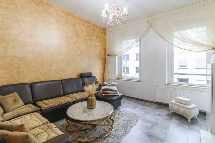 Haus zum Kaufen in Krefeld 399.000 € 332.05 m²