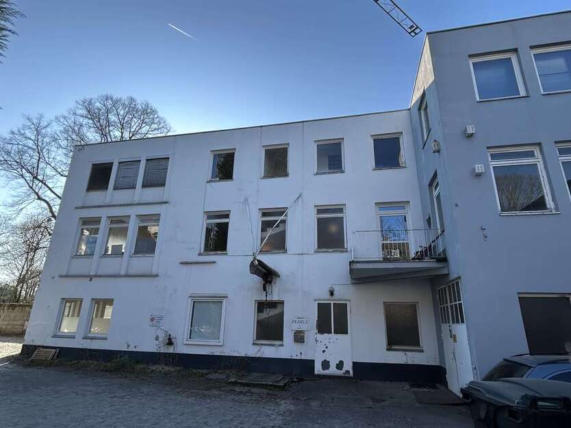 Halle in Düsseldorf 2.850 € 450 m²