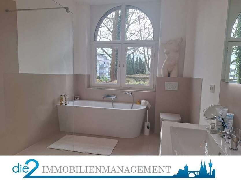 Haus zum Kaufen in Solingen 565.000 € 305 m²