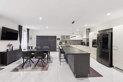 Haus Neuss Weissenberg - 8 Zimmer, 324 m&sup2;, 1.349.000&euro; | Angebot:24453157