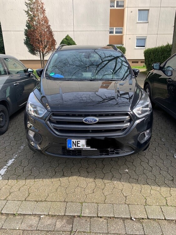 Ford Kuga 61.400 km 18.800 € Neuss 41460