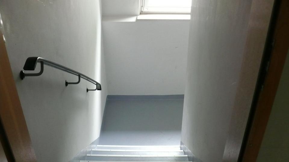 Dachgeschoßwohnung Duisburg Mittelmeiderich - 2 Zimmer, 50 m&sup2;, 450&euro; | Angebot:25025775