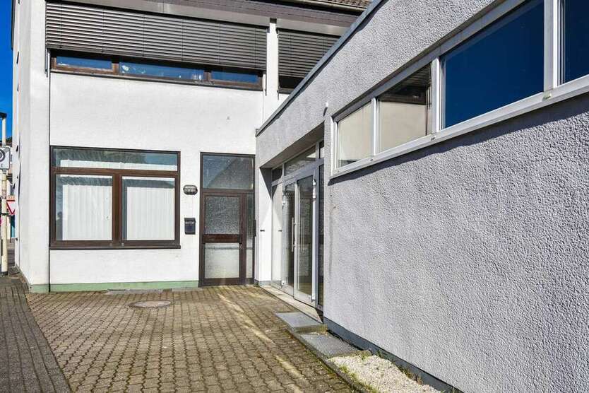 Büro in Solingen 2.999 € 176 m²
