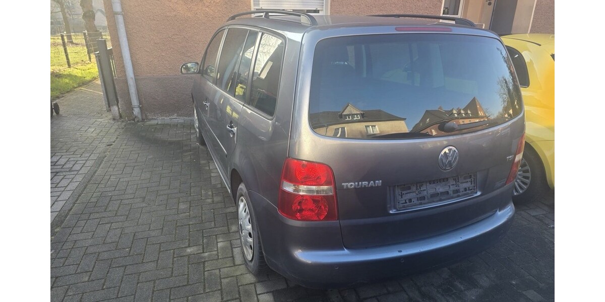 VW Touran 194.000 km 1.150 &euro; Dinslaken 46535