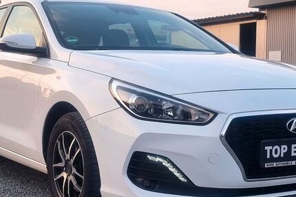 Hyundai i30 90.705 km 11.350 € Duisburg 47178