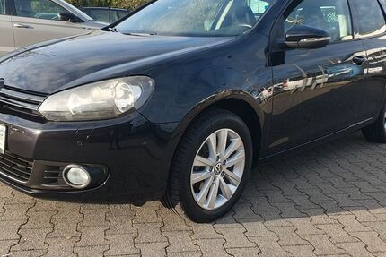 VW Golf 82.394 km 9.999 &euro; Essen 45326