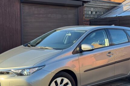 Toyota Auris 125.000 km 7.950 € Duisburg 47179