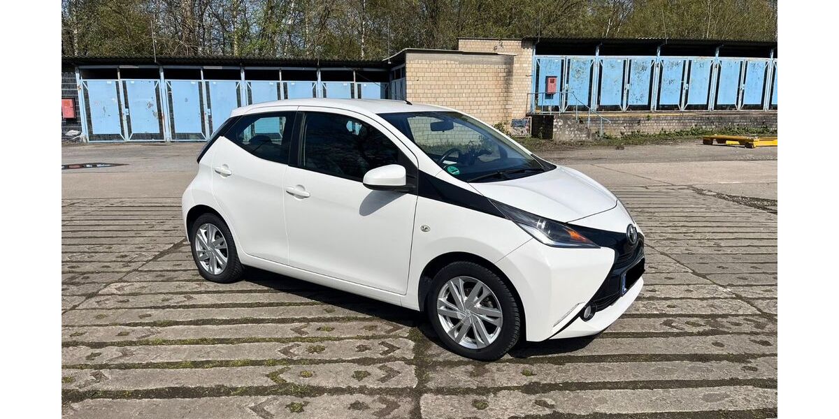Toyota Aygo (X) 125.000 km 5.600 &euro; Duisburg 47259