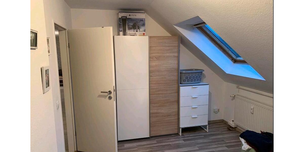 Dachgeschoßwohnung Krefeld Cracau - 3 Zimmer, 70 m&sup2;, 715&euro; | Angebot:26254888