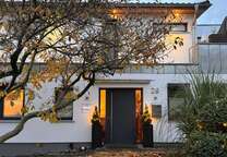 Haus zum Kaufen in Essen 1.570.000 € 303 m²