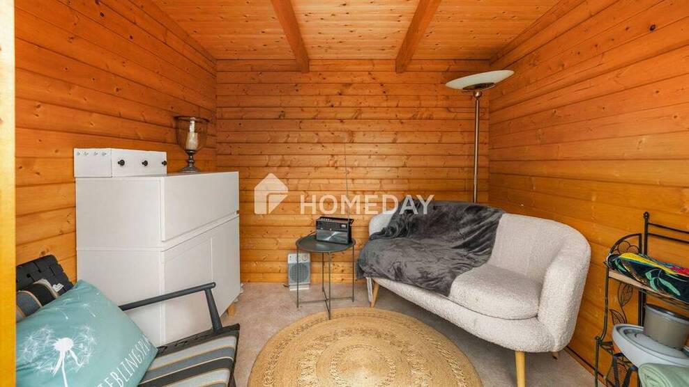 Exklusives Wohnen im Dachgeschoss - Charmante 3-Zimmer-Wohnung mit Garten und Garage