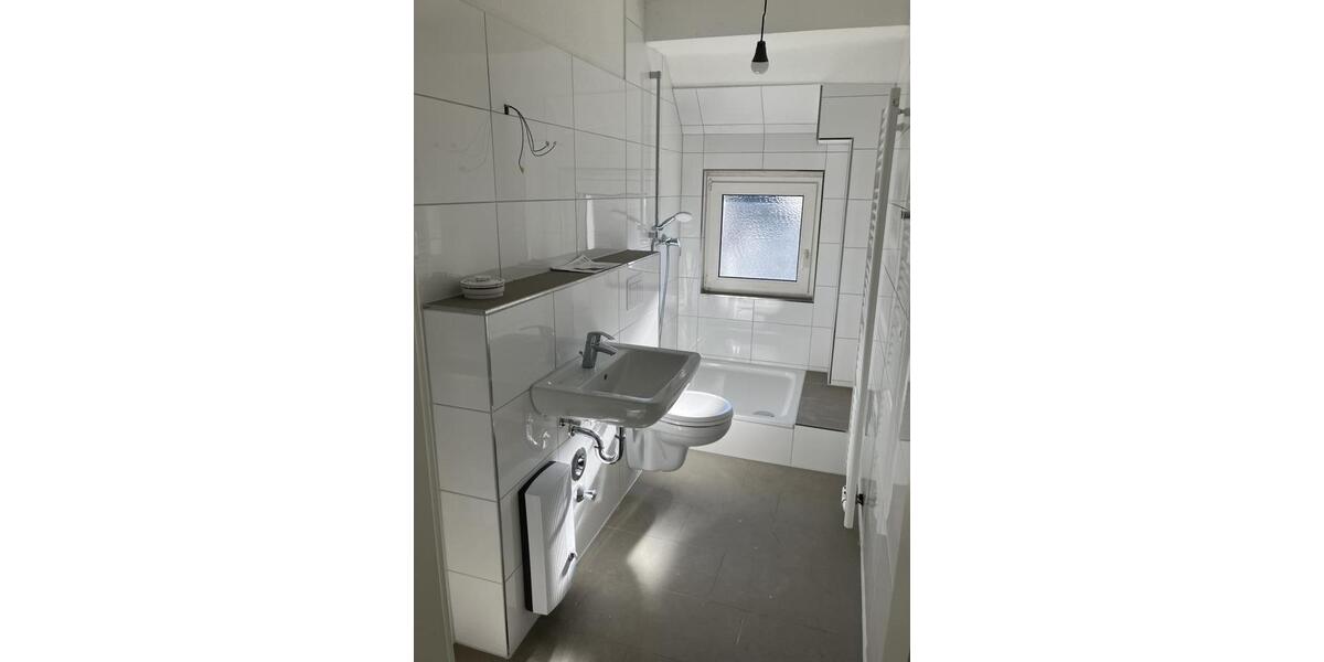 Dachgeschoßwohnung Duisburg Mittelmeiderich - 3.5 Zimmer, 69 m&sup2;, 517&euro; | Angebot:26129868