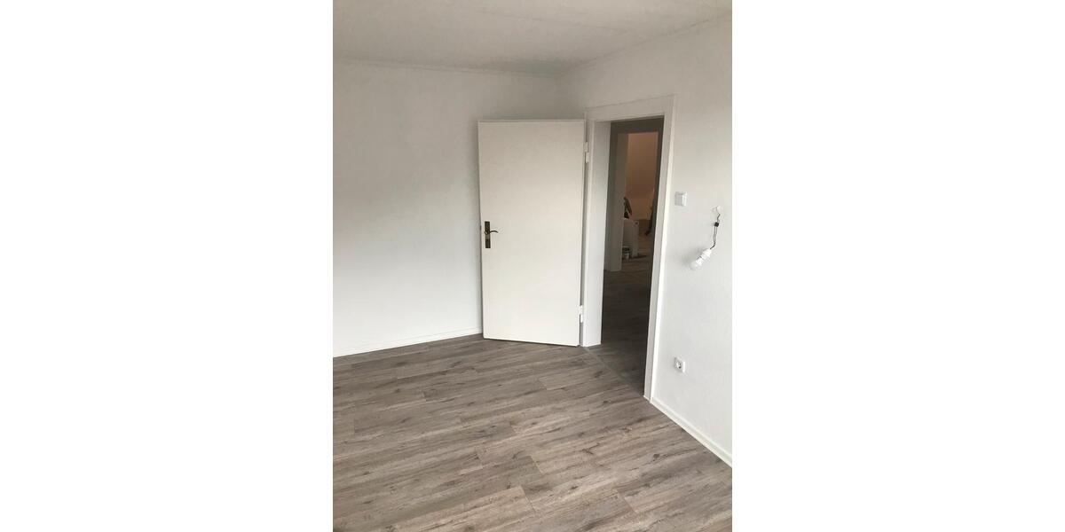 Dachgeschoßwohnung Oberhausen Biefang - 3.5 Zimmer, 65 m&sup2;, 740&euro; | Angebot:25404156