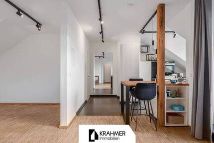 Düsseldorf-Kaiserswerth: Helle, modernisierte Dachgeschoßwohnung mit TG-Stellplatz