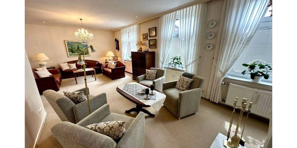 Modernisiertes Zweifamilienhaus mit großer Eigentümerwohnung in Alt-Hamborn! 6 zimmer