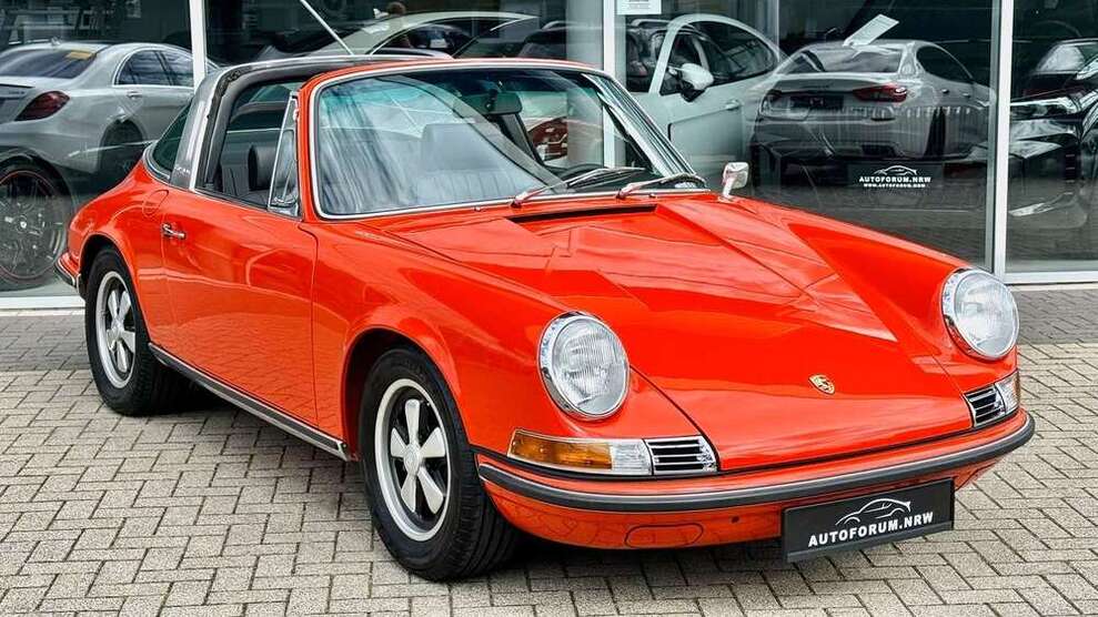 911