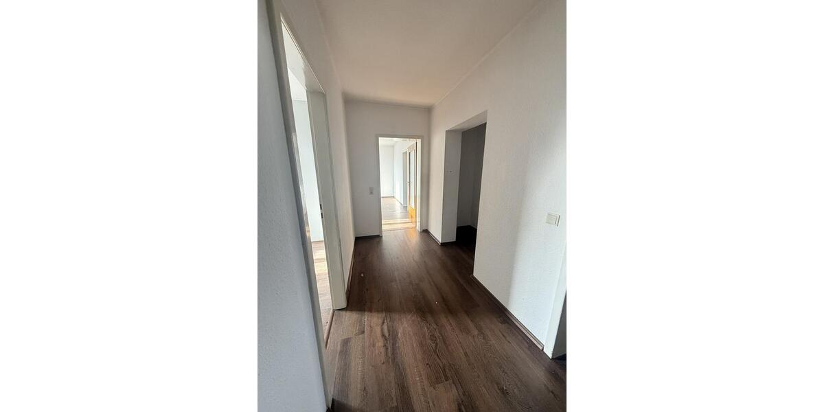 Dachgeschoßwohnung Duisburg Hamborn - 3.5 Zimmer, 69 m&sup2;, 432&euro; | Angebot:25524175