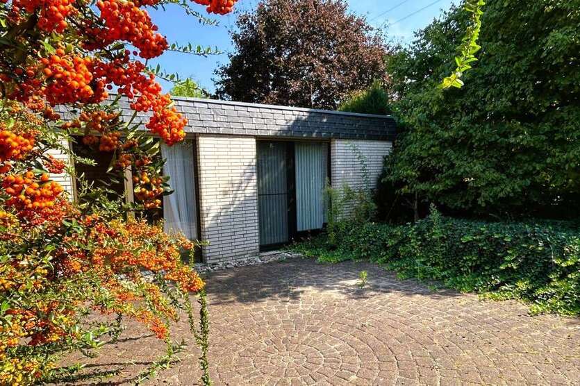 Haus zum Kaufen in Meerbusch 898.000 € 320.62 m²