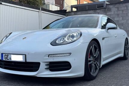 Porsche Panamera 92.000 km 22.900 &euro; Gelsenkirchen 45896