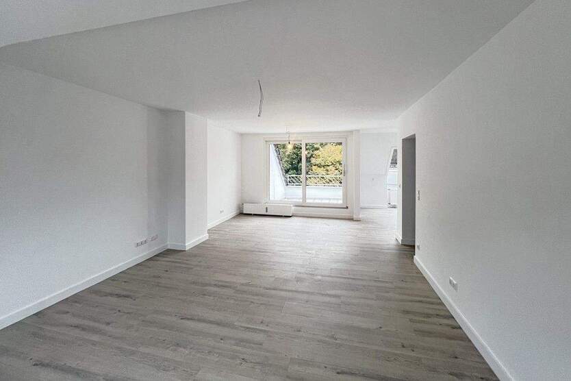 Dach-Schlösschen in Heisingen! Moderne 3½-R.-DG-Wohnung mit Balkon in ruhiger Seitenstraße 3 zimmer