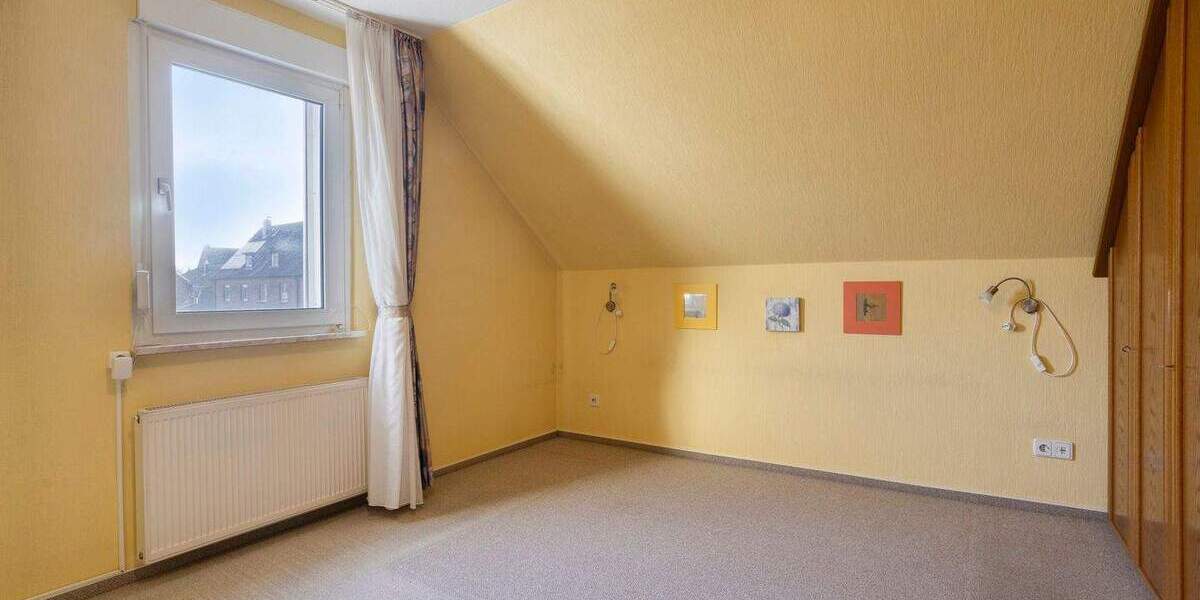 Mehrfamilienhaus, Wohnhaus Oberhausen Buschhausen - 7 Zimmer, 217 m&sup2;, 330.000&euro; | Angebot:25799175