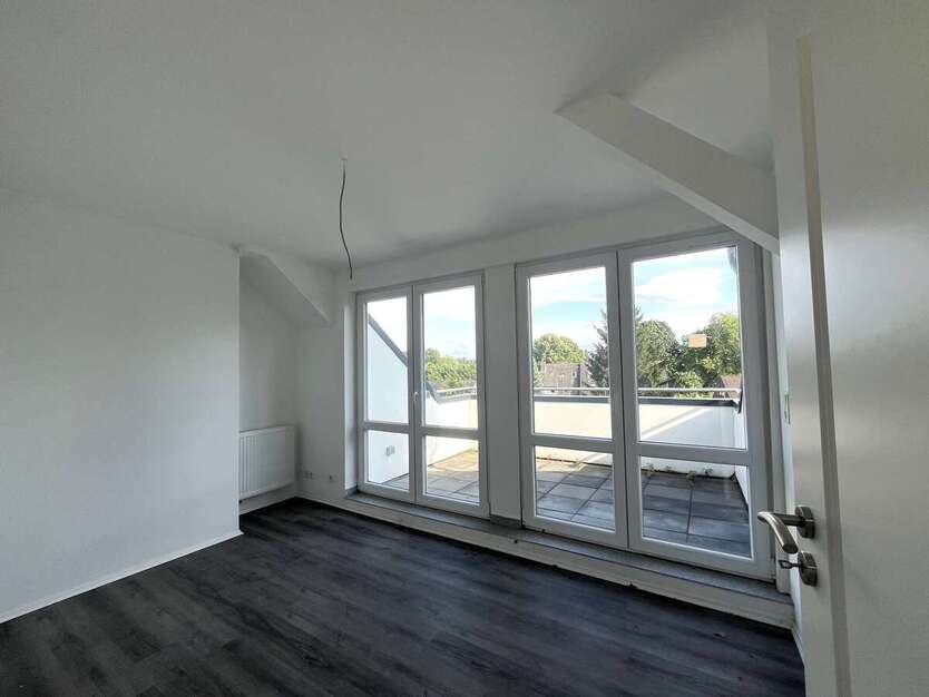 Frisch sanierte Dachgeschoss Wohnung mit 2 Zimmern und Terasse in Herne, Baukau-West 2 zimmer