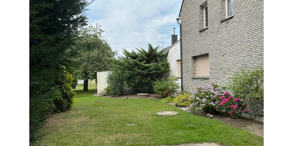 Einfamilienhaus in bester Lage, große Garage mit Eigentumsgrundst 6 zimmer