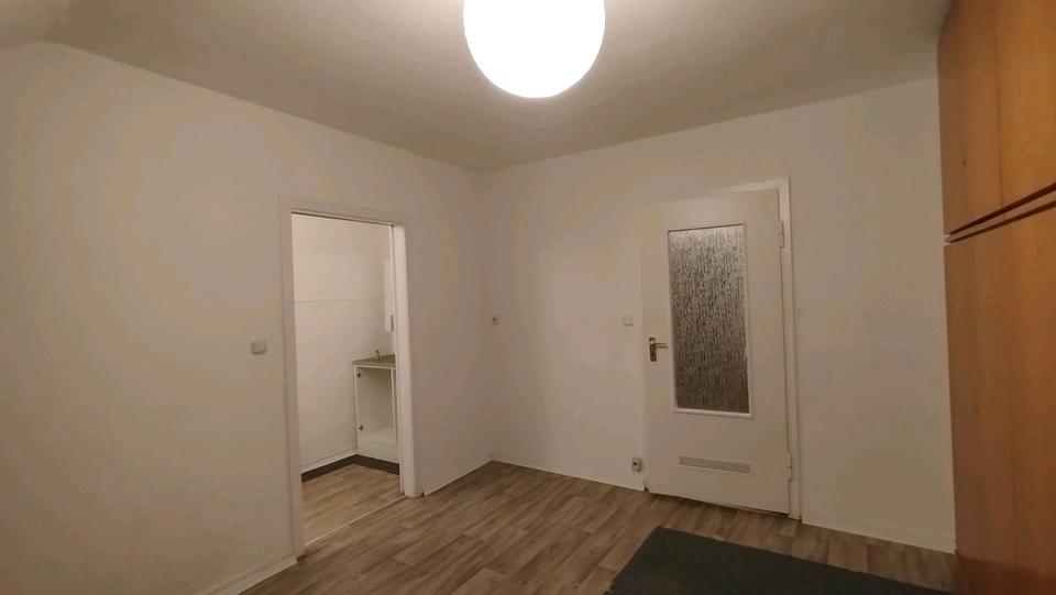 Dachgeschoßwohnung Essen Stadtbezirk III - 2 Zimmer, 44 m&sup2;, 310&euro; | Angebot:25523336