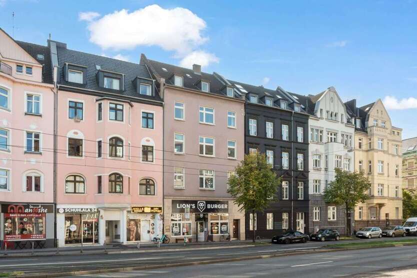 Haus zum Kaufen in Düsseldorf 1.700.000 € 570 m² 16 zimmer